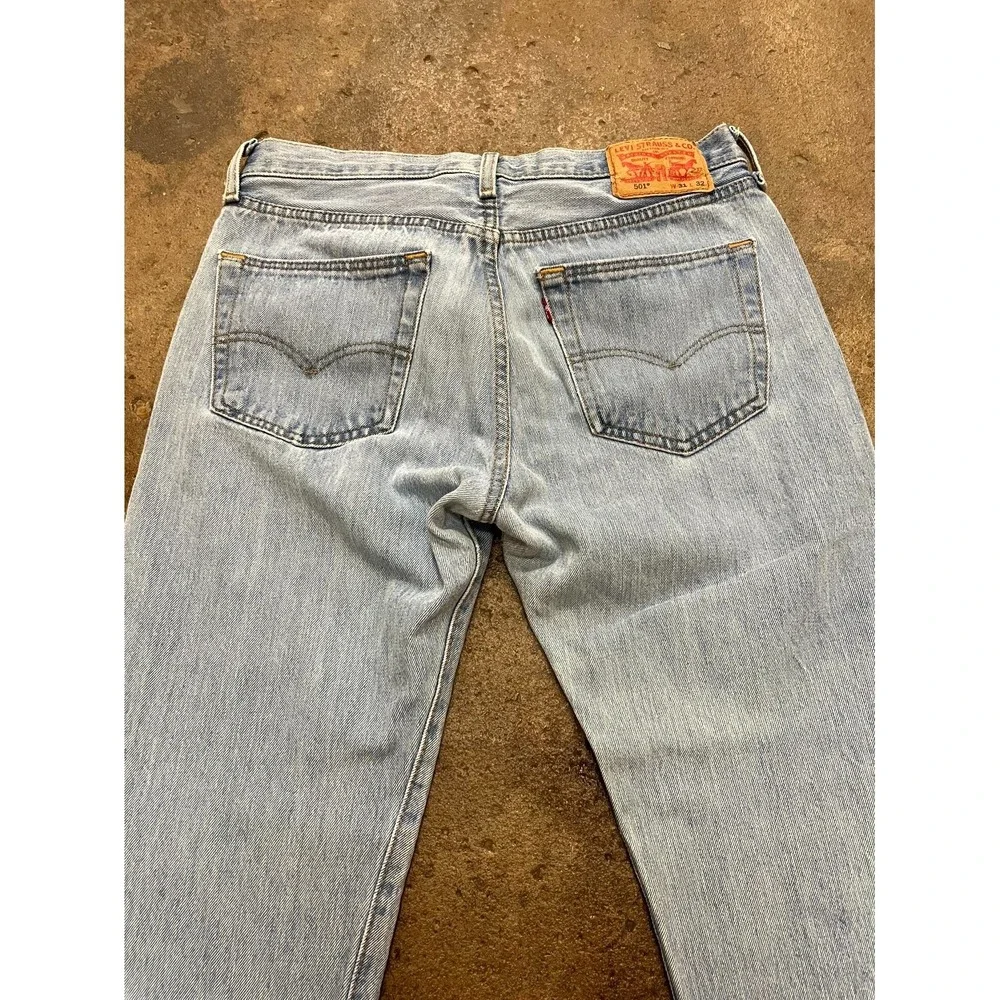 Levi's 501 Original Jeans Men 31x32 Blue Denim Stonewash Cotton Raw Hem Straight